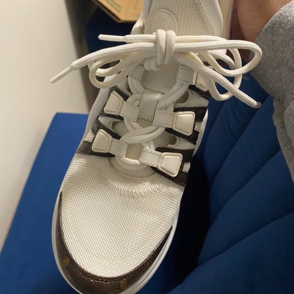 Louis Vuitton Arch Sneakers - Picture 3 of 3